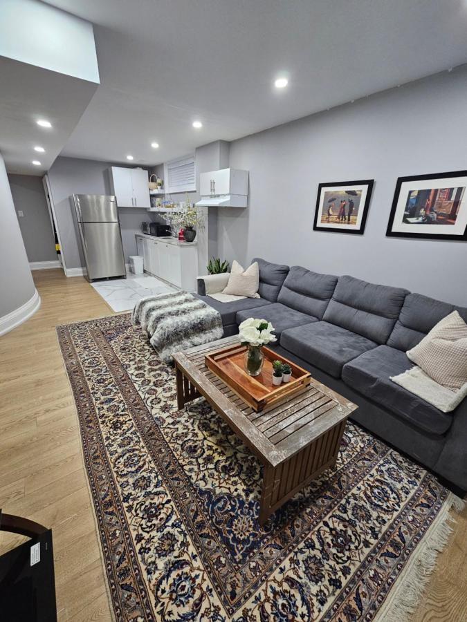 Basement Apartment In Luxury Beach House โตรอนโต ภายนอก รูปภาพ